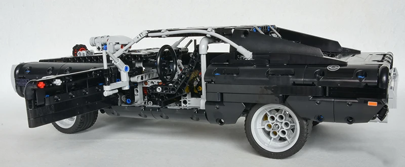 Fast & Furious - Dom's Dodge Charger - 1077 Pieces